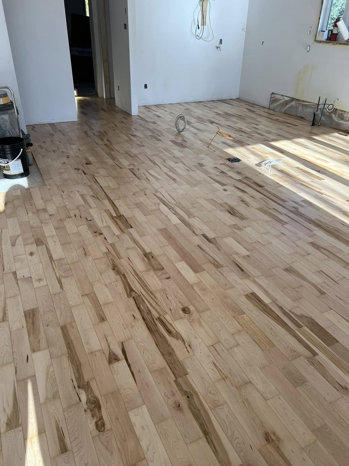 Grande aire ouverte, bois franc — Mr. Hardwood